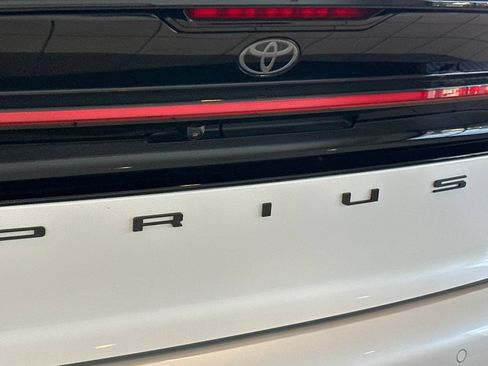 Certified 2023 Toyota Prius XLE FWD image 27