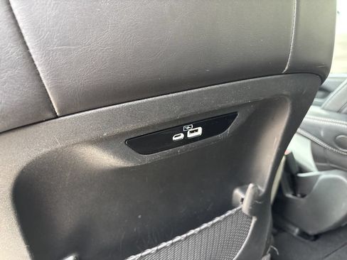 Used 2023 Chrysler Pacifica Touring-L FWD image 26