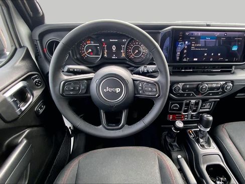 Used 2026 Jeep Wrangler Unlimited Rubicon AWD/4WD image 6