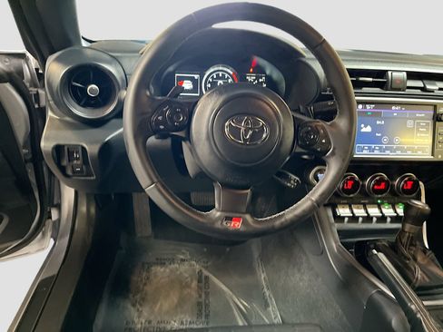 Used 2025 Toyota GR86 w/ ALL Weather Mat Package (TMS) RWD image 20