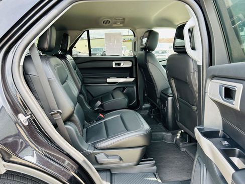 Used 2023 Ford Explorer XLT w/ Equipment Group 202A AWD/4WD image 35