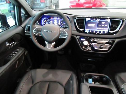 New 2026 Chrysler Voyager LX image 12