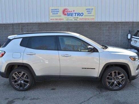 New 2026 Jeep Compass Latitude image 9