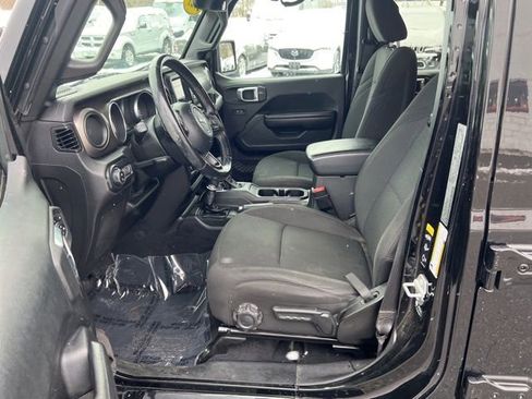 Used 2021 Jeep Gladiator Sport image 25
