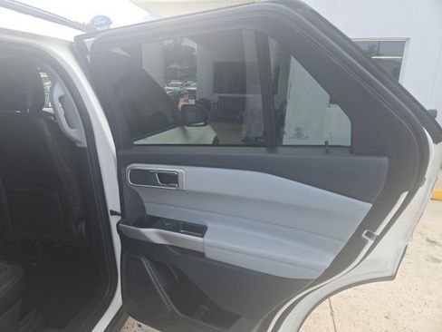Used 2024 Ford Explorer XLT w/ Equipment Group 202A AWD/4WD image 33