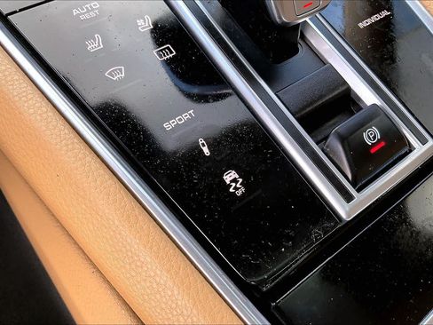 Used 2018 Porsche Panamera 4 AWD/4WD image 32