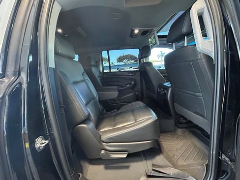 Used 2017 GMC Yukon XL SLT w/ Premium Edition AWD/4WD image 32