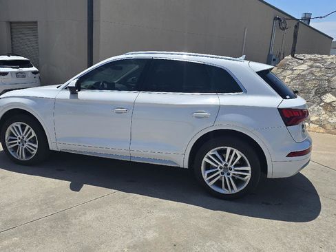Used 2018 Audi Q5 2.0T Premium Plus w/ Premium Plus Package AWD/4WD image 2
