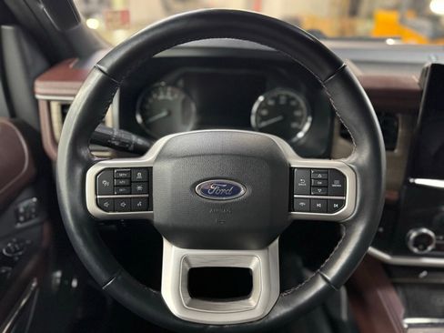 Used 2024 Ford Expedition Limited image 19