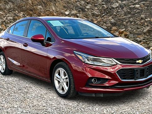 Used 2018 Chevrolet Cruze LT w/ Convenience Package image 9