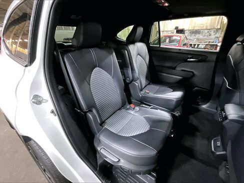 Used 2023 Toyota Highlander XSE AWD/4WD image 20