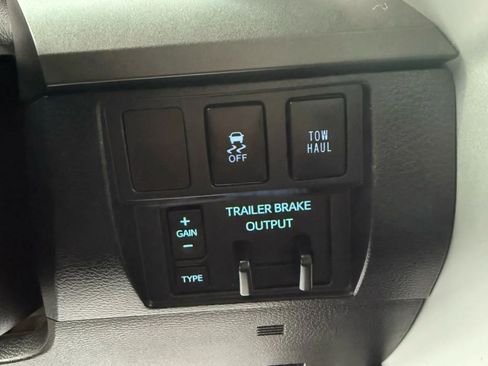 Used 2016 Toyota Tundra SR5 w/ SR5 Upgrade Package image 29