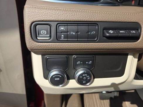 Used 2021 GMC Yukon Denali RWD image 17