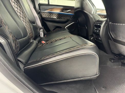 Used 2025 Jeep Grand Cherokee Summit image 36