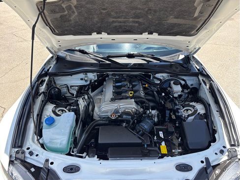 Used 2020 MAZDA MX-5 Miata Sport RWD image 40