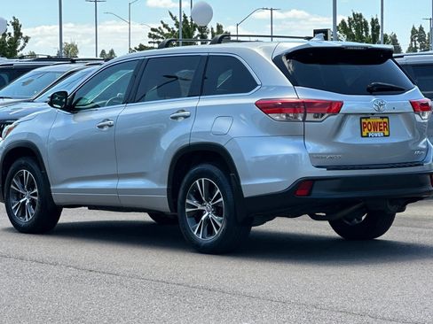 Used 2018 Toyota Highlander Plus AWD/4WD image 6