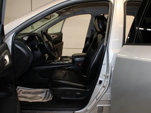 Used 2020 Nissan Pathfinder SL image 14