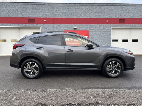 Used 2024 Subaru Crosstrek 2.0i Premium image 2