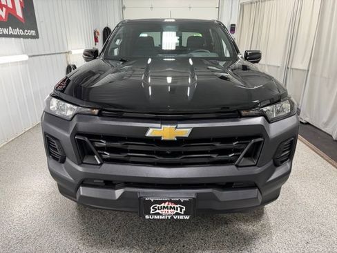 Used 2024 Chevrolet Colorado W/T w/ Technology Package RWD image 2