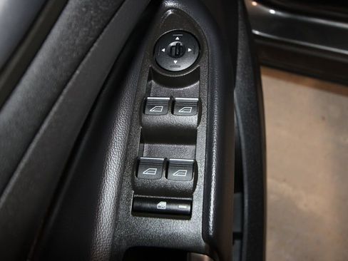 Used 2019 Ford Escape SE image 6