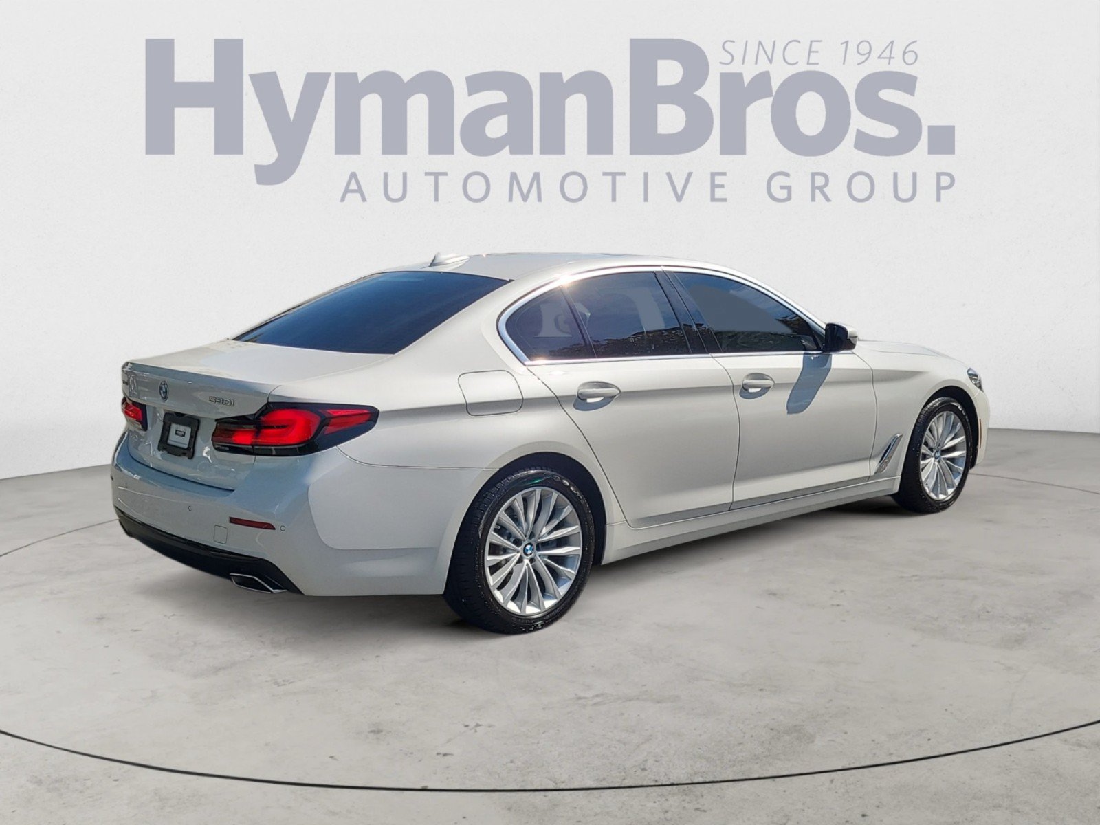 Used 2022 BMW 530i xDrive w/ M Sport Package AWD/4WD image 3