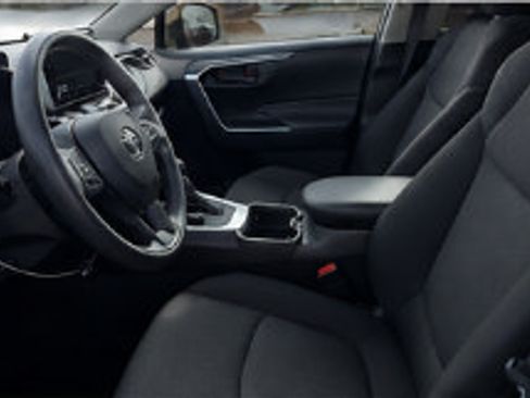 Used 2025 Toyota RAV4 LE AWD/4WD image 7