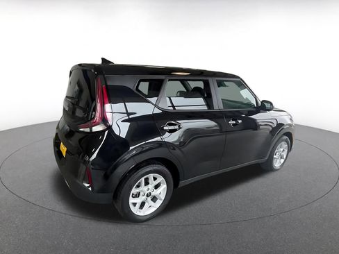 Used 2025 Kia Soul LX w/ LX Technology Package FWD image 13