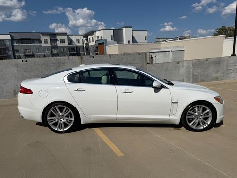 Used 2011 Jaguar XF Premium RWD image 2