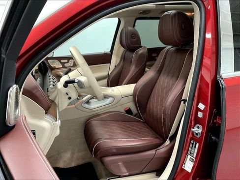 Used 2024 Mercedes-Benz Maybach GLS 600 4MATIC image 13
