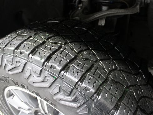 Used 2024 GMC Sierra 1500 AT4 w/ Technology Package image 7