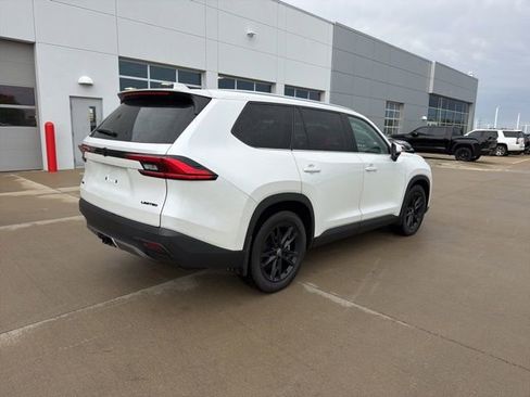Used 2024 Toyota Grand Highlander AWD image 7