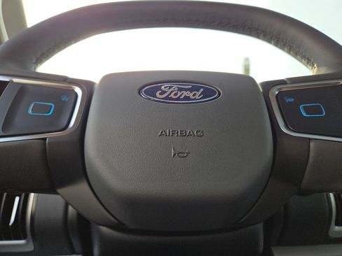 Used 2025 Ford Expedition Active image 25