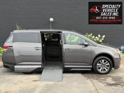 Used 2014 Honda Odyssey Touring Elite image 2