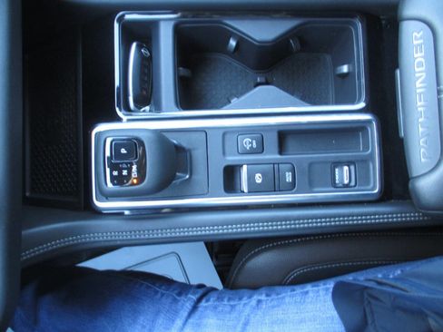 Used 2024 Nissan Pathfinder Platinum w/ Cargo Package image 24