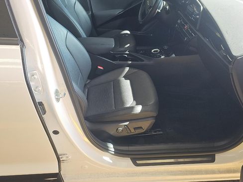 Used 2023 Kia Niro Wave w/ Wave Preserve Package FWD image 11