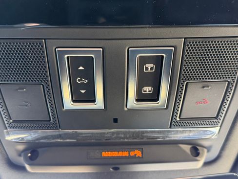 New 2026 Land Rover Defender 110 X-Dynamic SE image 20