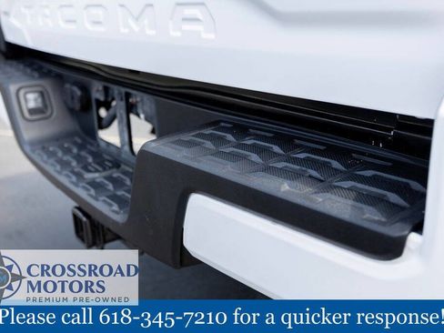 Used 2020 Toyota Tacoma SR AWD/4WD image 18