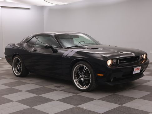 Used 2009 Dodge Challenger R/T RWD image 1