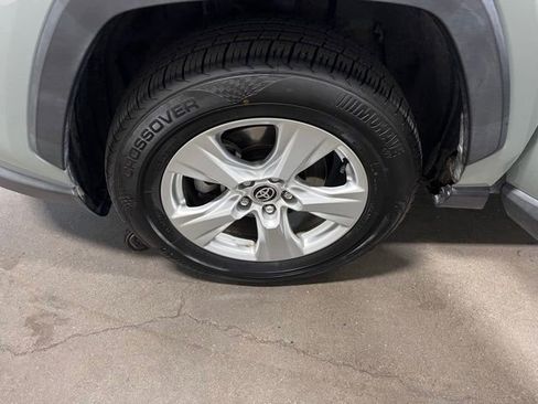 Used 2021 Toyota RAV4 XLE w/ Convenience Package FWD image 30