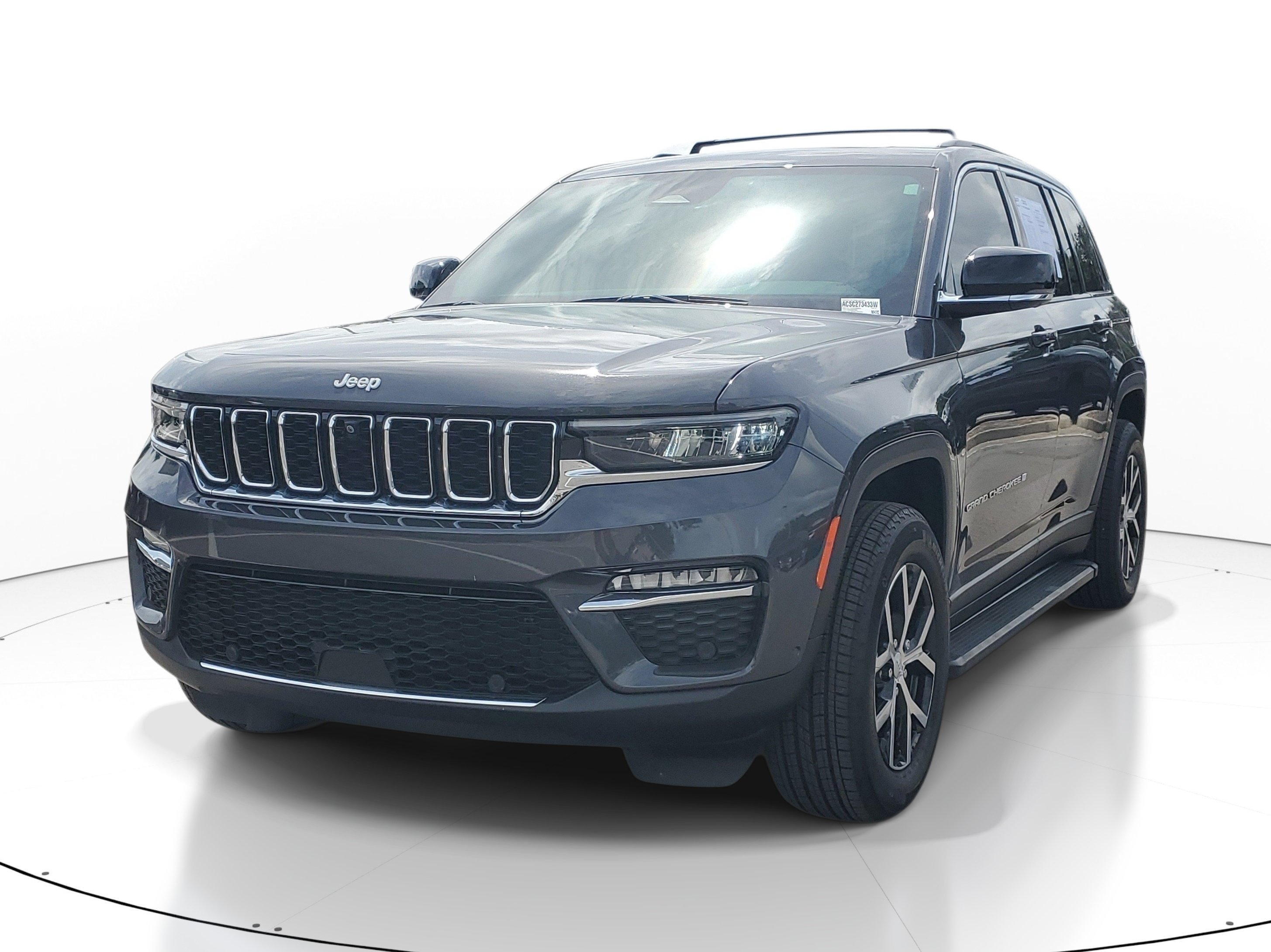 Used 2025 Jeep Grand Cherokee Limited w/ Luxury Tech Group II AWD/4WD image 3