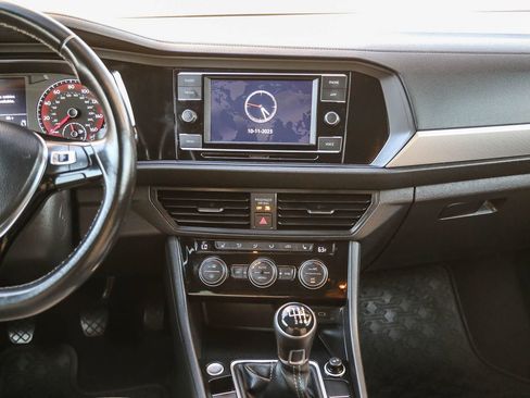 Used 2021 Volkswagen Jetta R-Line image 16