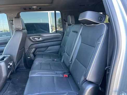 Used 2023 GMC Yukon XL SLT AWD/4WD image 13