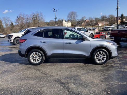 Certified 2022 Ford Escape SE image 3