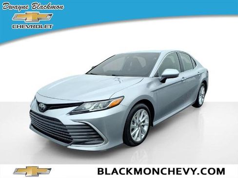 Used 2021 Toyota Camry LE FWD image 7