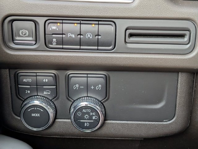 Used 2023 GMC Yukon XL SLT AWD/4WD image 24
