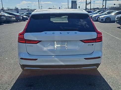 Used 2025 Volvo V60 B5 Cross Country Plus image 13