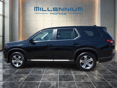Used 2025 Honda Pilot EX-L image 2