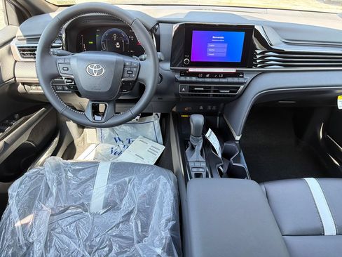 New 2026 Toyota Camry Hybrid FWD image 23