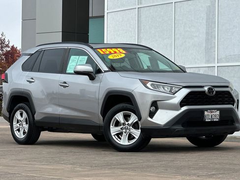 Used 2019 Toyota RAV4 XLE image 2