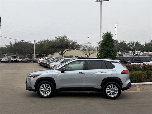 Certified 2025 Toyota Corolla Cross LE image 4